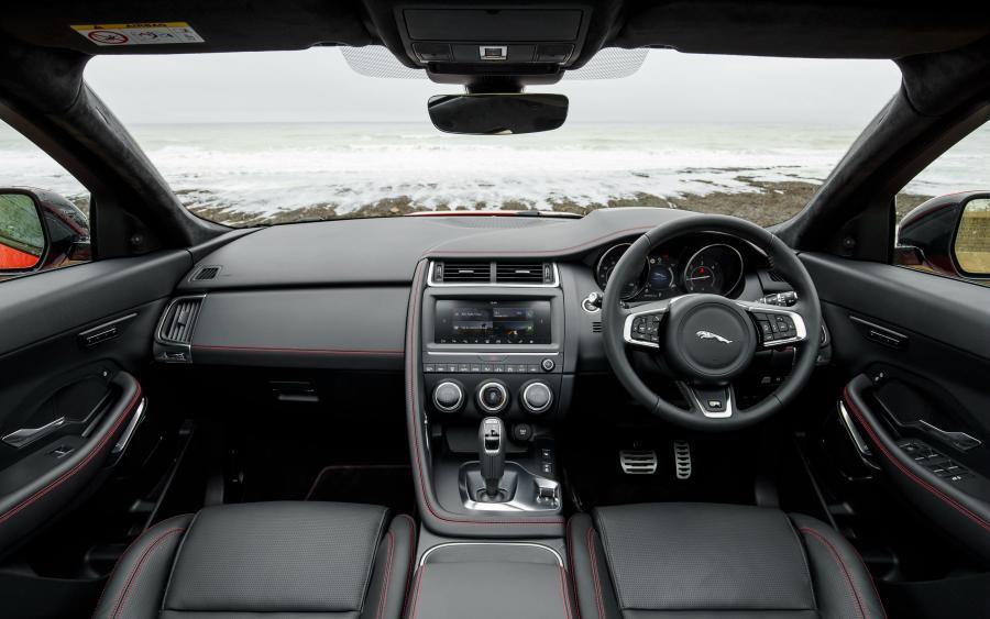 Интерьер Jaguar E-Pace R-Dynamic First Edition 2017 года  (UK) (фото 13 из 19)